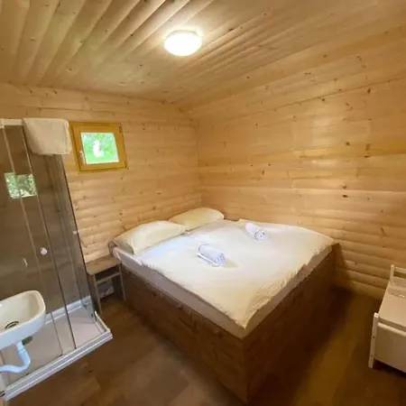 Glamping Mali Raj Parque de Campismo Dolenci